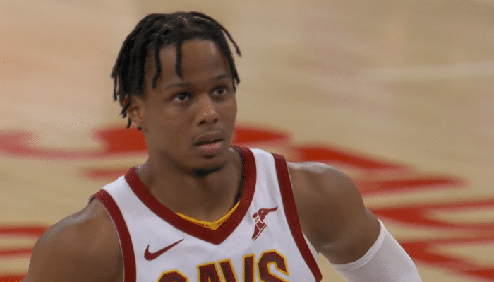 这也能赢？湖人单场23失误+平半场得分新低，单节封神：19: 2一波流！