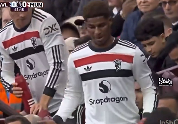 曼联生死战，拉什福德被换下怒骂引争议，粉丝澄清非针对滕哈格