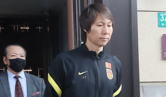 李铁太难了！4人请假获批，热身赛2将受伤，距离生死战仅剩6天