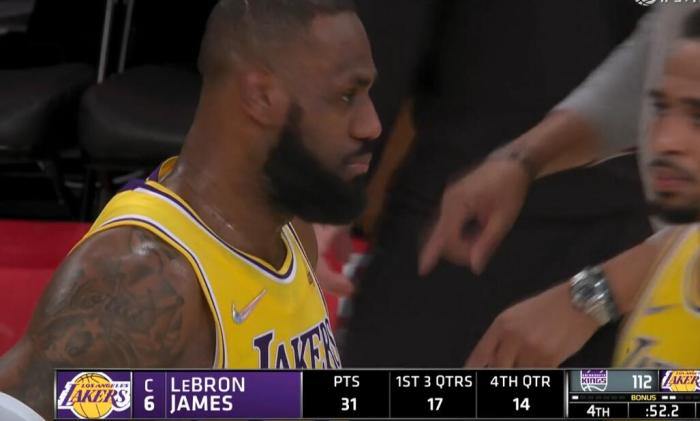 詹姆罕见咆哮！1V2轰制胜2+1，朝对手狂喷垃圾话，太霸气了