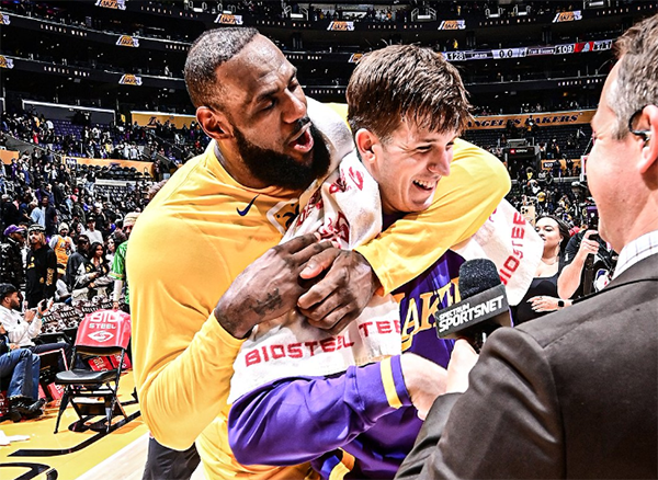 里夫斯经纪人称赞雷迪克 期待其成为湖人第三巨星