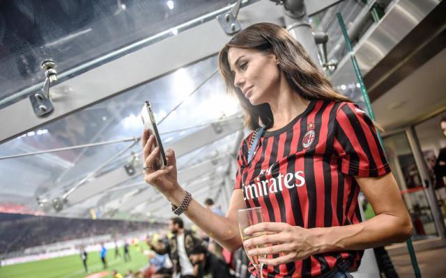 正式退役，24年绿茵生涯，伊布赚到多少薪水？数字惊人