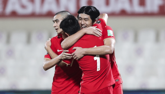 主场PK沙特！国足重构中轴线，戴伟浚顶替吴曦，队长袖标又给张5