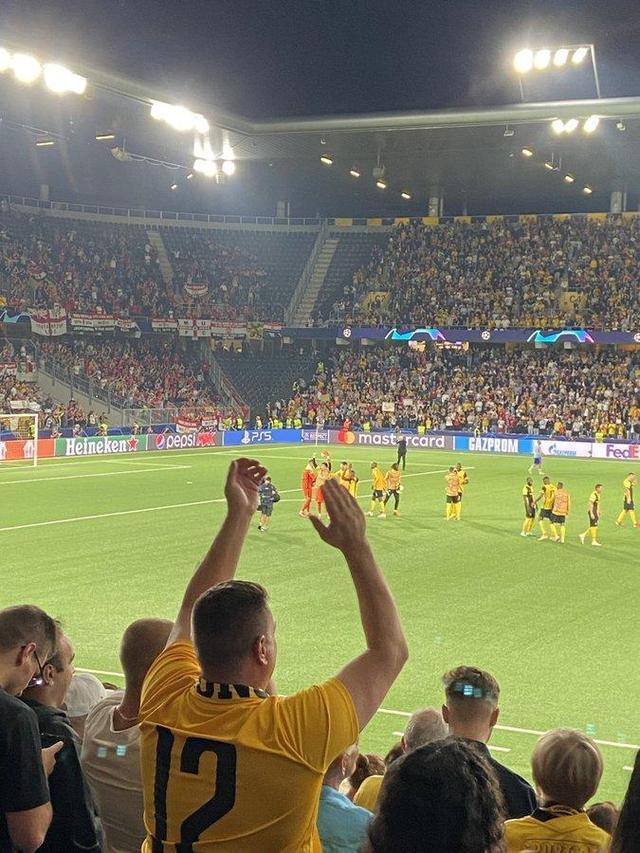 跟队记者：许多曼联球员赛后不爽，未谢场直接离开