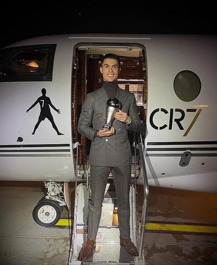 曼联战升班马C罗恐再缺阵！入选朗尼克大名单，却未随队飞赴伦敦