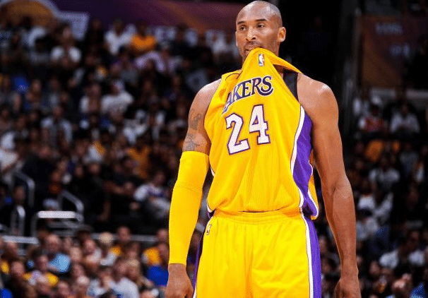 关公战秦琼！巅峰时期的科比碰上五星勇士，哪支球队会获胜呢？