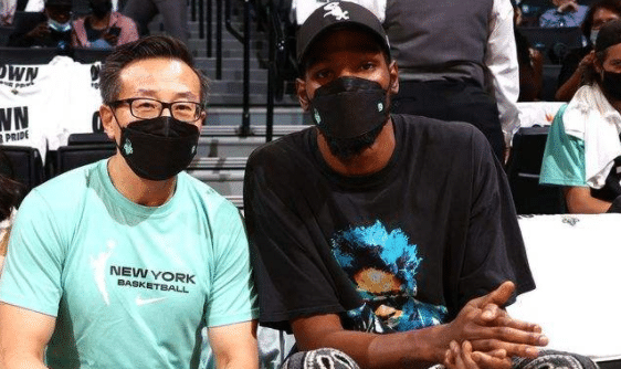 女球迷制作篮网全队摇滚版名字，满分设计！杜兰特和蔡崇信点赞