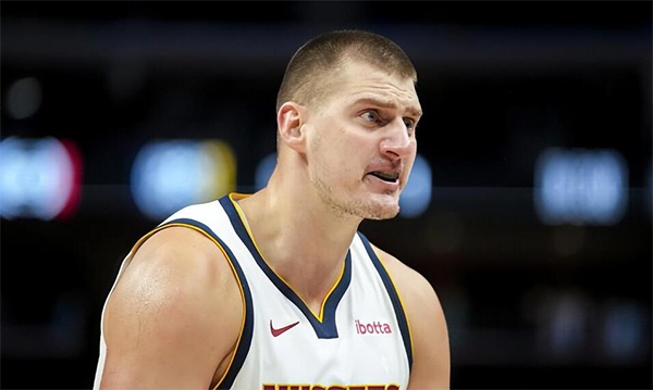 霍华德社媒向湖人示好欲复出，浓眉减负有望？