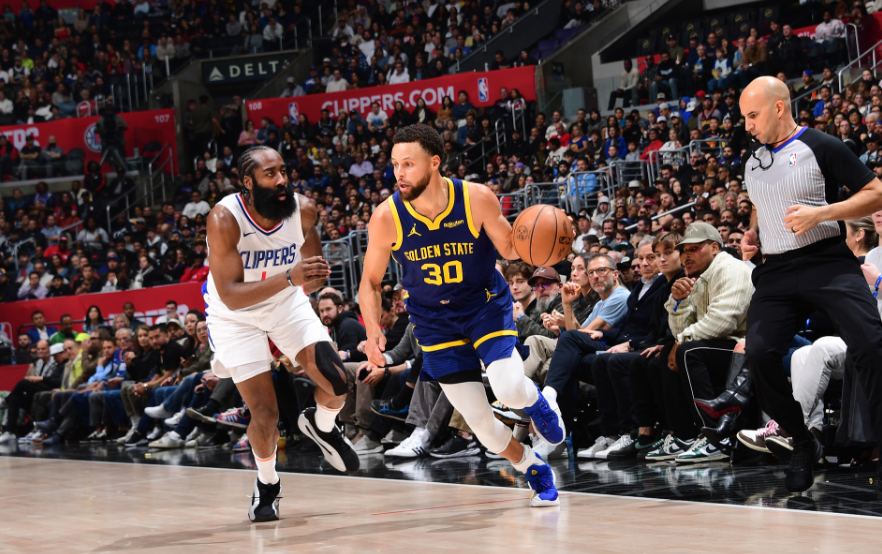 哈登28+15++7+4帽狂刷纪录：攻防一体复仇勇士 创多项快船生涯新高