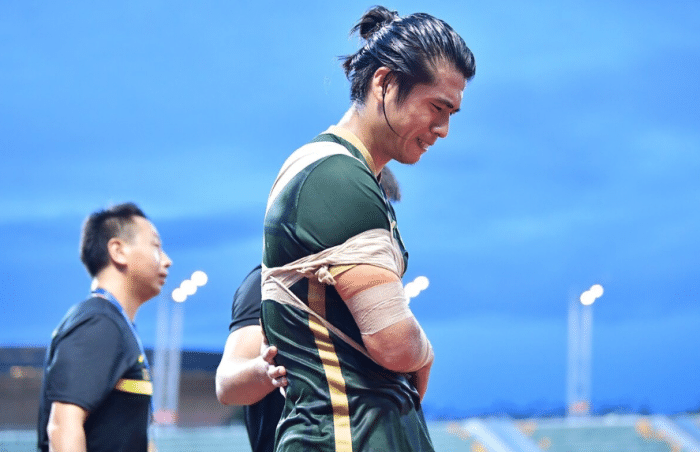 2名海归中锋缺席！国足当红中场也受伤，新帅与谢晖一样“特别”