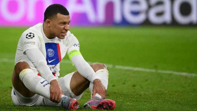 被拜仁锁死！姆巴佩7大数据挂零成罪人，赛后绝望认输，暗批队友太烂