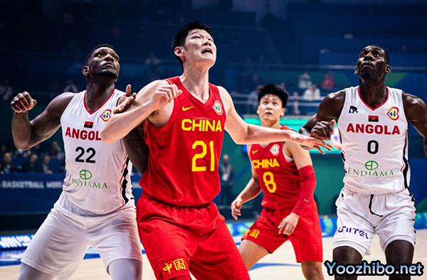 中国男篮坏消息！曝赵睿脚踝受伤 痛苦倒地被队友背回更衣室