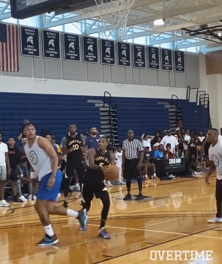 穆雷羞辱班凯罗引热议！晃飞状元无情怒视 自抛自扣怒吼扔球宣泄