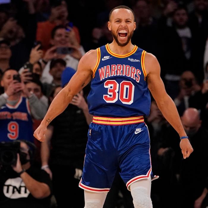 库里正式达成3000+三分神迹，创两大纪录！又成NBA历史第一人