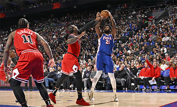 紧追雄鹿！恩比德率76人崛起，或预定MVP，与队友上演全胜定律