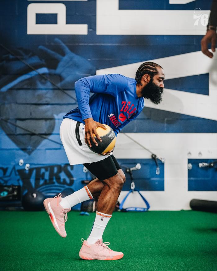 哈登回应与篮网矛盾：我是NBA最好队友之一，只做最有利生涯的决定