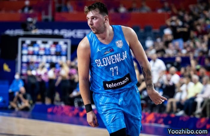 19分钟轰20+7+7！东契奇穿裆过人连中三分太狠 现场球迷高呼MVP