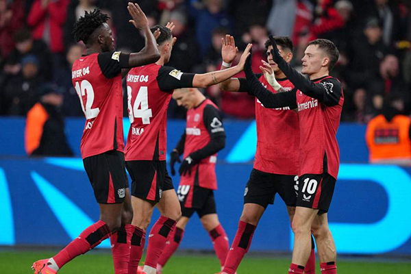 德甲惊爆！勒沃库森 5 - 1 狂胜弗莱堡，8 连胜紧逼拜仁，1.4 亿天才闪耀