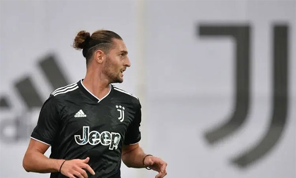 法媒：曼联正加紧免费签下尤文图斯中场球员阿德里安-拉比奥特