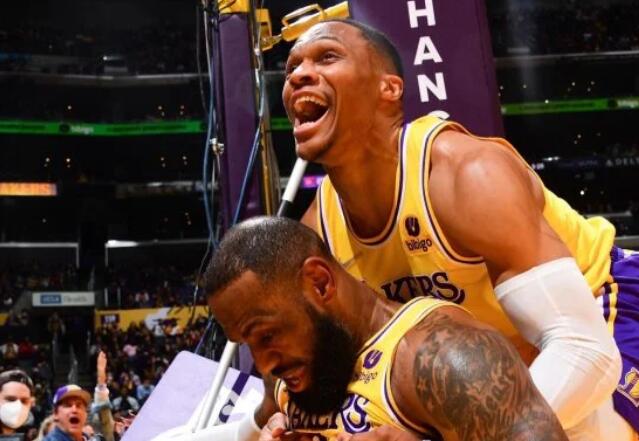 尴尬！22胜23负成笑柄，夺冠赔率还排第5，3换1交易流产扎心