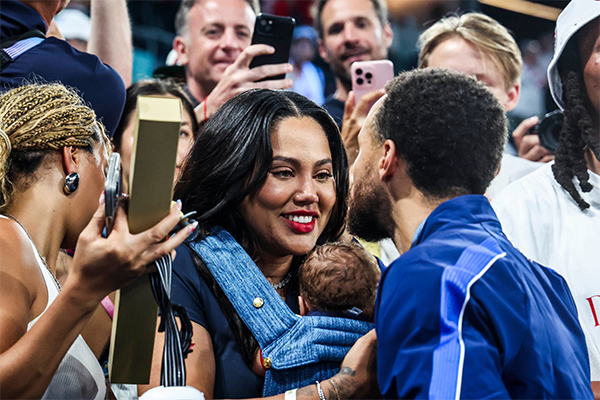 美国男篮夺冠后，库里家人在法国遇袭