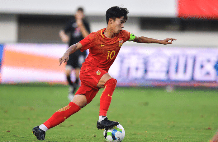 6-0！留洋德比！17岁小将建功，跳级踢荣誉联赛，获西班牙人重视