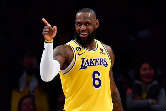 湖人一夜连收利好！3大对手全输，1追兵提前放弃，詹皇复出不远了