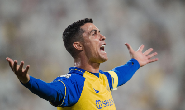 辟谣！曝C罗要求签下葡萄牙悍将，年薪翻5倍，总裁怒斥谎言