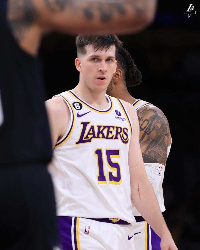 里夫斯35分连刷4大纪录：詹皇爆粗湖人将帅狂赞 回应爆发被喊MVP