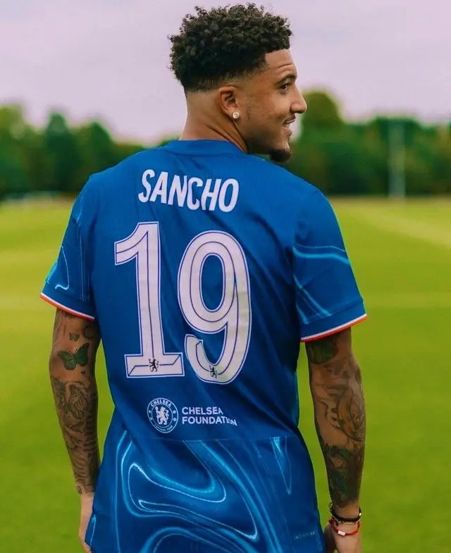 桑乔租借 “蓝军”，切尔西 19 号球衣迎新主