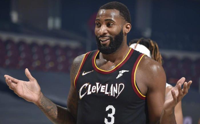 骑士2.11米大中锋遭疯抢！6队展现浓厚兴趣，钱比冠军更重要