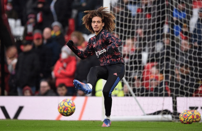 曼联青训新太子被比作莫德里奇！今夏将获户口本，下赛季可打轮换