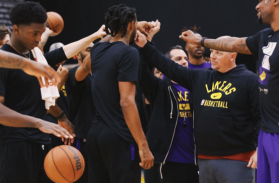 湖人将进行第20次合练，超越上赛季！全明星后冲刺西部前六