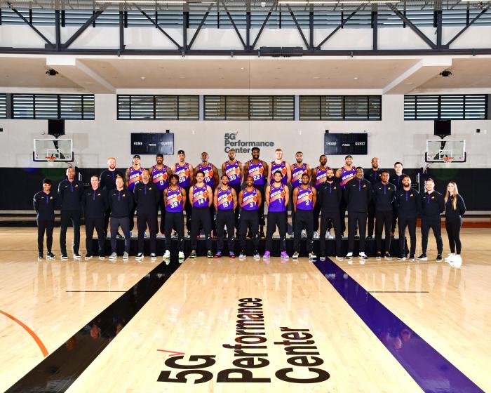 太阳全队合影出炉：保罗站C位杜兰特一脸严肃 四巨头率队冲击总冠军