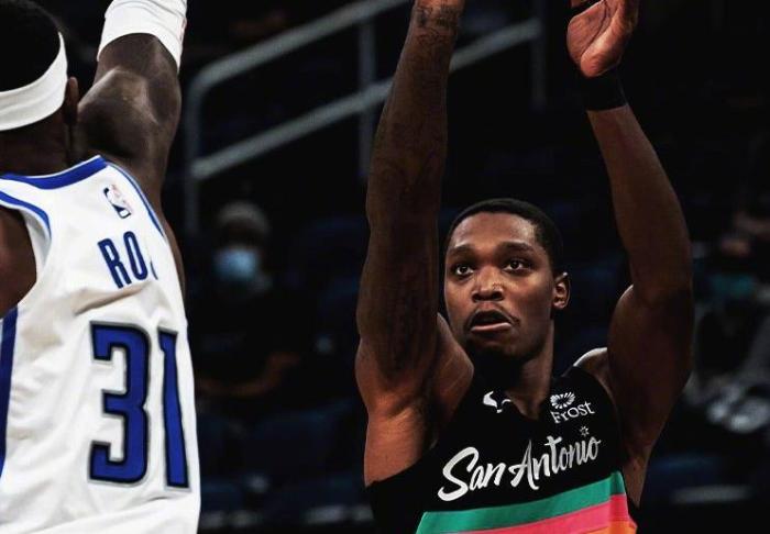 两连胜！德罗赞19+6三节打卡，马刺稳居季后赛，波波维奇开始发力了