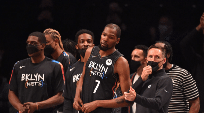 哈登腿筋伤了，纳什大腿伤了，球队角色球员全哑火，临场应变遭完爆！