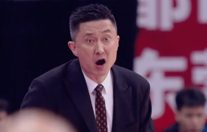 北京崩盘输广东，威姆斯末节大爆发，范子铭刘晓宇皆被罚下