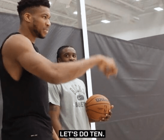 三分球10投全中！字母哥挑战马修斯一幕曝光，美媒：他是个射手