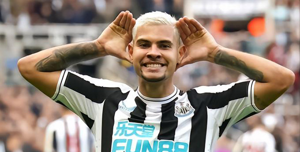 西媒：巴黎圣日耳曼与吉马良斯就可能的转会进行了接触