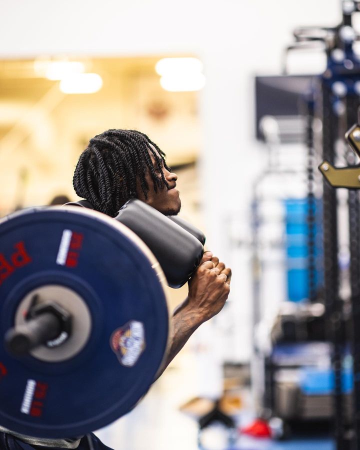 锡安最新训练照曝光：挥汗苦练粗壮手臂抢镜 美媒直呼恐怖时刻