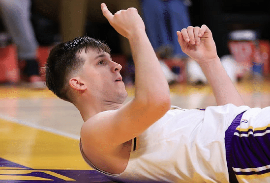 死里逃生！湖人结束连败重返前十，仅剩10场：连续死磕竞争对手