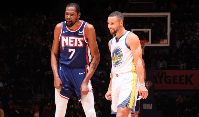 刷爆纪录！库里史诗级一战，征服客场球迷，赛后杜兰特拥抱盛赞