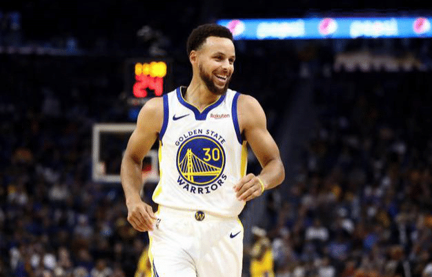 库里无限接近雷阿伦神迹，2964记三分！再进7个便加冕历史三分王