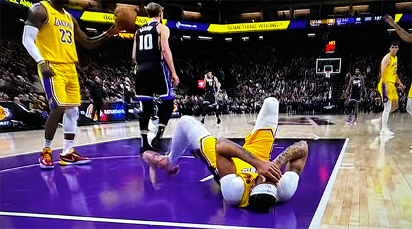 0胜10负！浓眉哥遇天生克星，豪言被打脸，湖人惨遭国王横扫