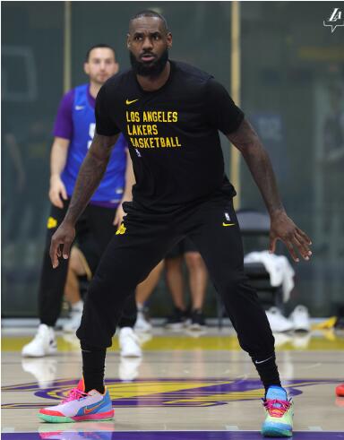 湖人全力以赴G3：詹皇浓眉加练 哈姆回应浓眉不满