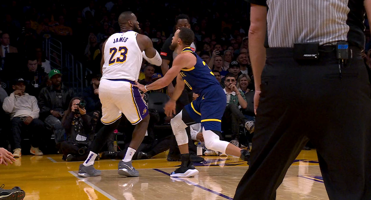 稀里糊涂的13秒：湖人队湖勇计时器故障引爆笑料