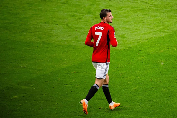 滕哈格暗示曼联6000万先生首发战曼城！否认弃用，或让其盯防一人