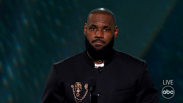 ESPY颁奖: 詹姆斯获奖后表态不会退役 掘金双星约基奇穆雷也获大奖