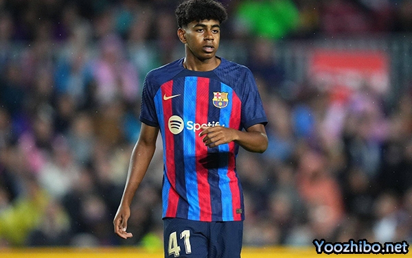 亚马尔成为巴萨史上最年轻的西甲首发球员