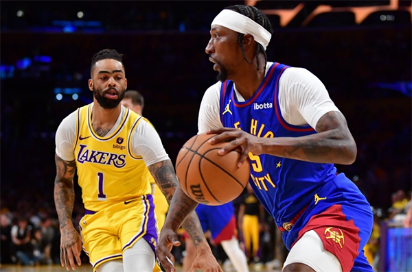 拉塞尔吃东西拒听战术 哈姆遭球迷高呼解雇